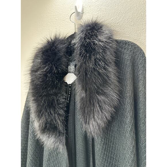 NWT Cejon Black The Leiya Faux Fur Trimmed Collar Poncho One Size - Picture 8 of 14